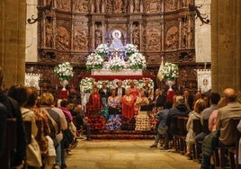 Un momento de la actuación del coro rociero Nuestra Señora de la Montaña de Cáceres.