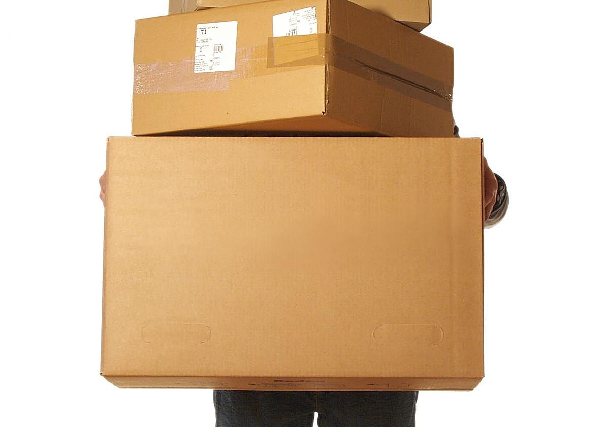 ¿Te ha llegado un paquete que no pediste? Puede ser una estafa de 'brushing': Te explicamos cómo funciona