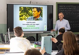 Daniel Gordo, en la clase de estremeñu ayer en Montehermoso.