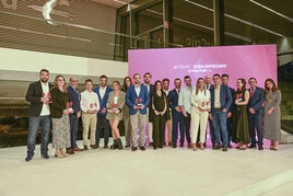 Foto de familia de los premiados