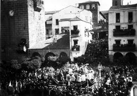 Imagen de la Plaza Mayor durante la ceremonia de la coronación, en 1924.