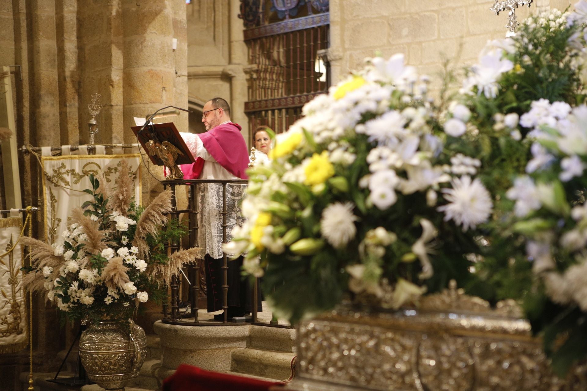 La misa pontifical por el Centenario de la patrona de Cáceres, en imágenes