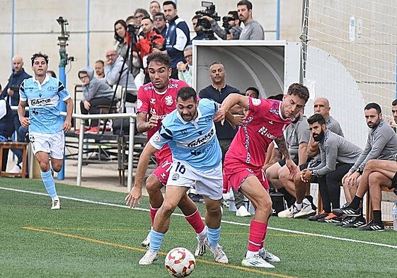 Chavalés durante el partido del Coria ante el Tenerife B.