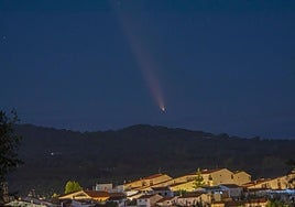 Vista del cometa del siglo desde Fregenal de la Sierra.
