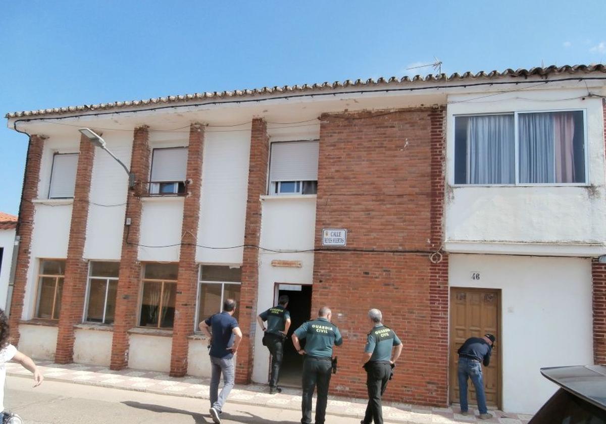 Guardia Civil en el cuartel de Villar de Rena, en una imagen de archivo.