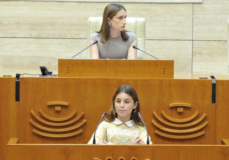 Clara Lagoa abajo en el centro durante su intervención.