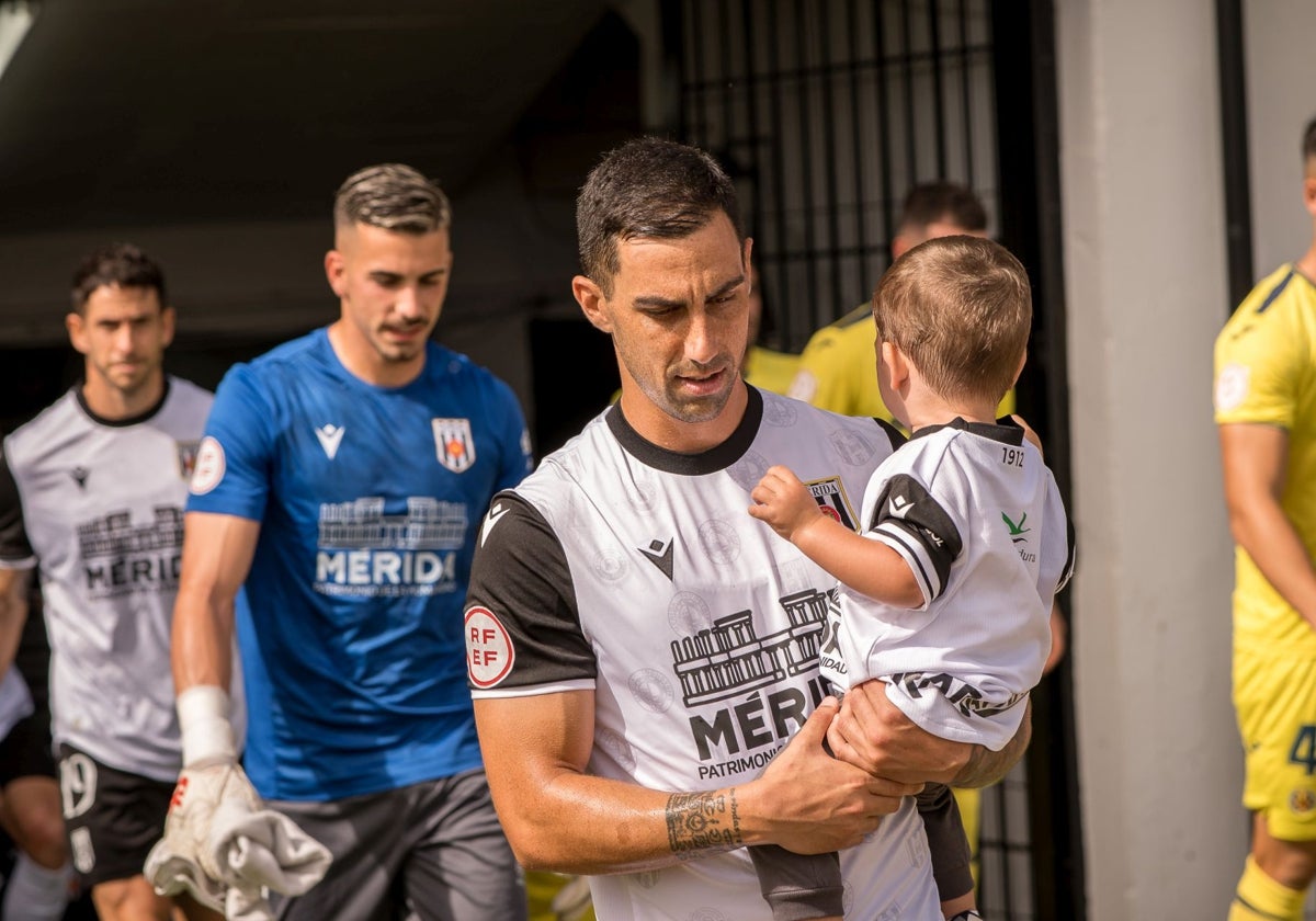 Bonaque saliendo al terreno de juego el día del Villarreal B.