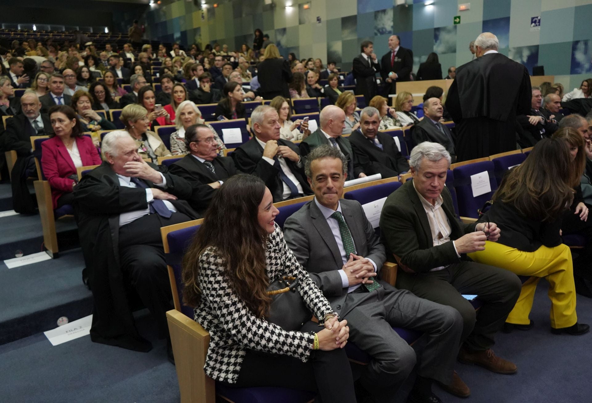 Fotos | Entrega de medallas a abogados veteranos en Badajoz