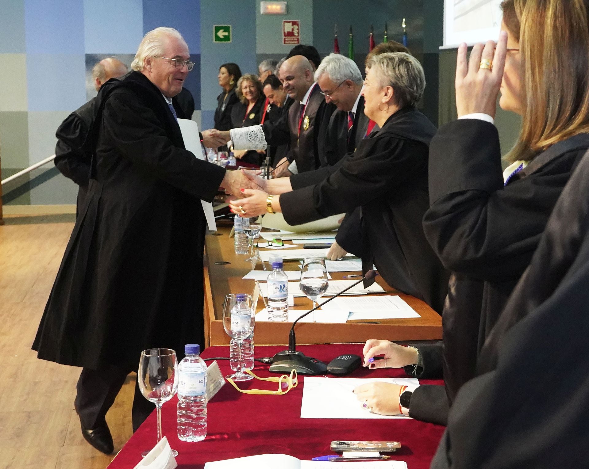 Fotos | Entrega de medallas a abogados veteranos en Badajoz