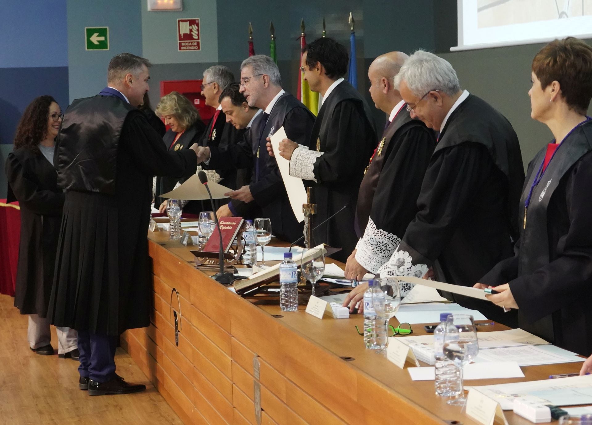 Fotos | Entrega de medallas a abogados veteranos en Badajoz