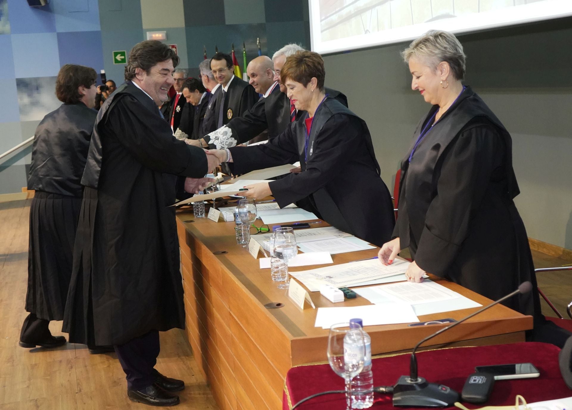 Fotos | Entrega de medallas a abogados veteranos en Badajoz