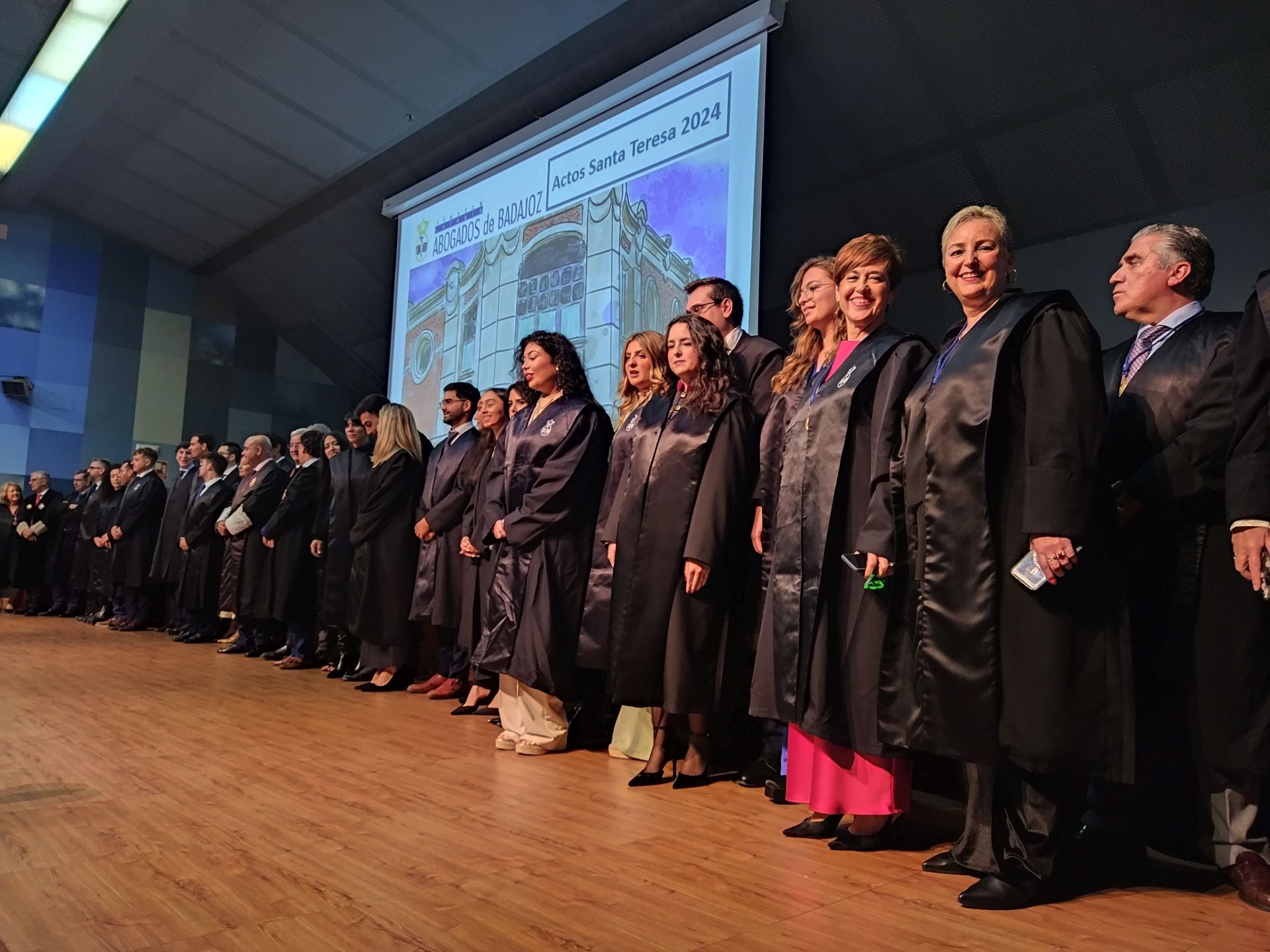 Fotos | Entrega de medallas a abogados veteranos en Badajoz