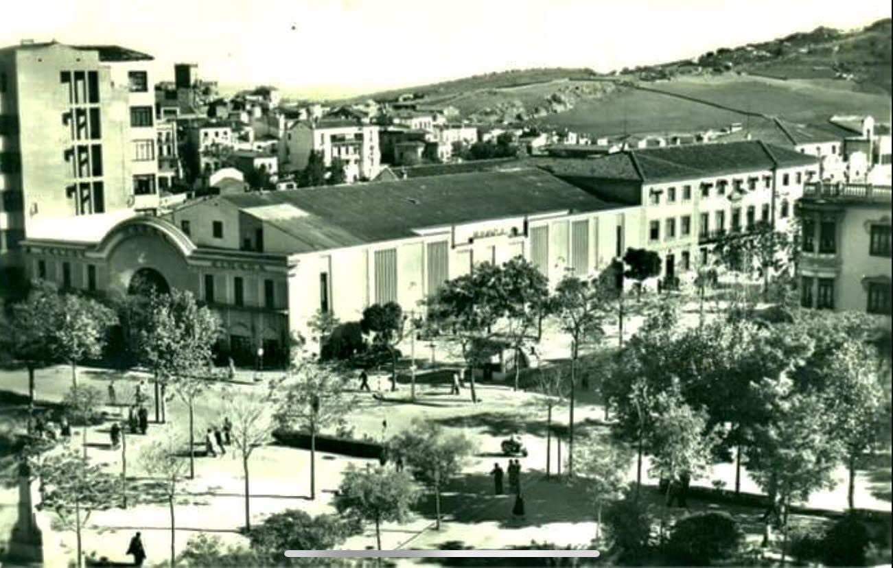 El teatro-cine Norba, del arquitecto municipal Ángel Pérez, se levantó en 1934 y se derribó en 1971. Era de estilo art decó. 