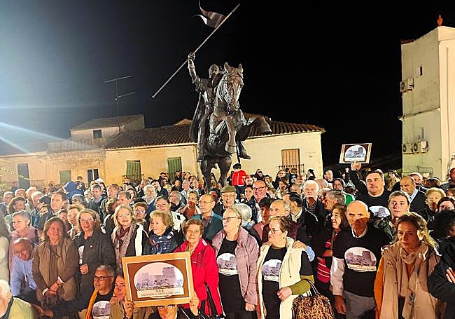 Los asistentes mostraron su malestar por el abandono que sufre el castillo