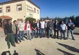 Morán junto con los representantes de Aceitunera Granadilla y de las cooperativas de Guijo de Granadilla y Casar de Palomero.