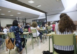 Oposiciones de maestros celebradas en un aula del instituto Universidad Laboral de Cáceres.