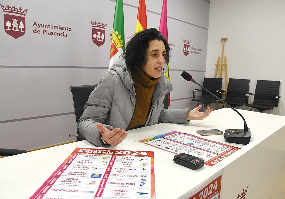 Isabel Blanco, concejala de Deportes, en una comparecencia.