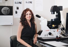 María Llorens-Martín nació en Badajoz y trabaja en el Centro de Biología Molecular Severo Ochoa en Madrid.