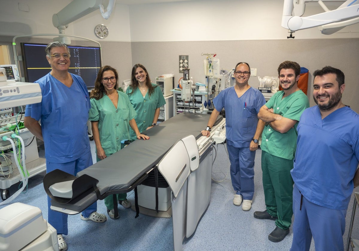 Los neurorradiólogos Luis Fernando Pineda, Pilar Domínguez, Nieves Iglesia, Mario Trinidad, Antonio Bermejo y Luis Fernández.