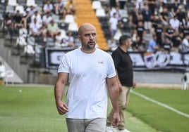 Luis Oliver Sierra durante un partido del Badajoz en el Nuevo Vivero.