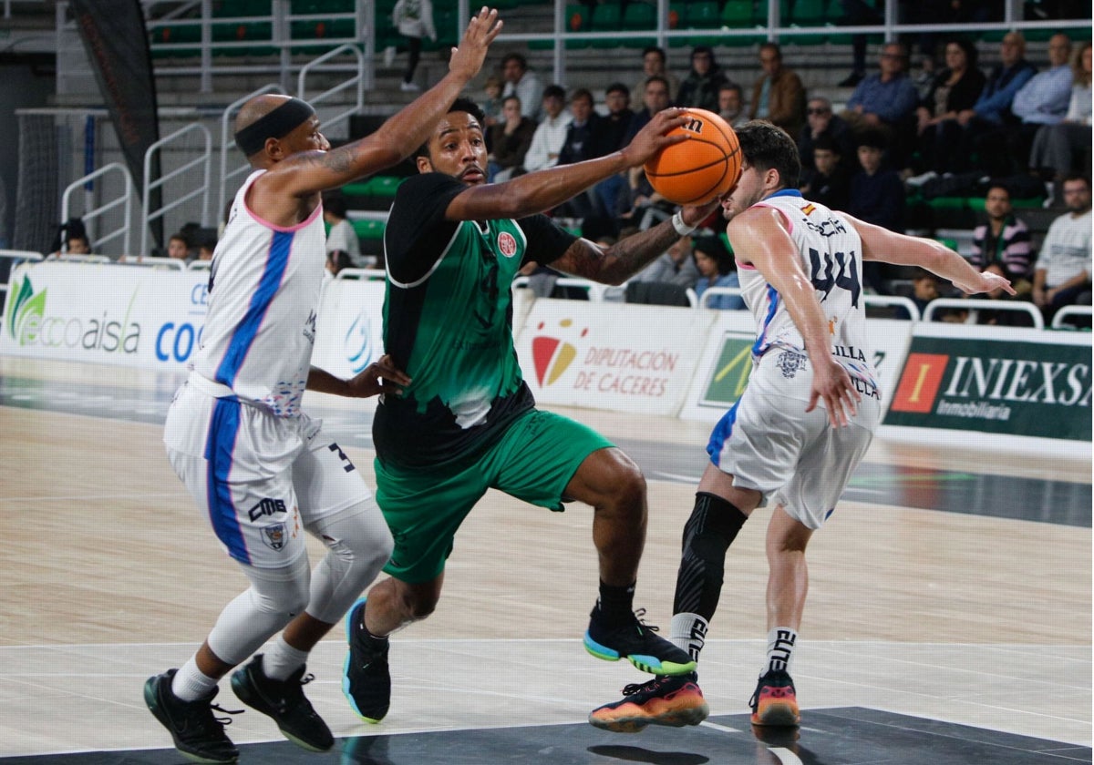 Ja'Monta Black entra a canasta en el duelo ante el Melilla del pasado domingo en el Multiusos.