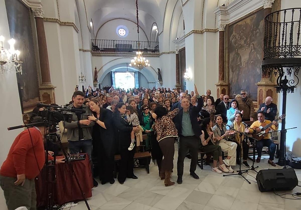 El pueblo gitano vuelve a visitar a la Virgen de los Remedios
