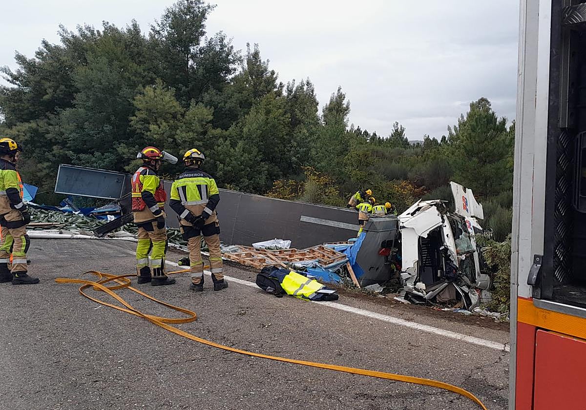 Tres heridos tras el choque entre un coche y un camión en el cruce de ...