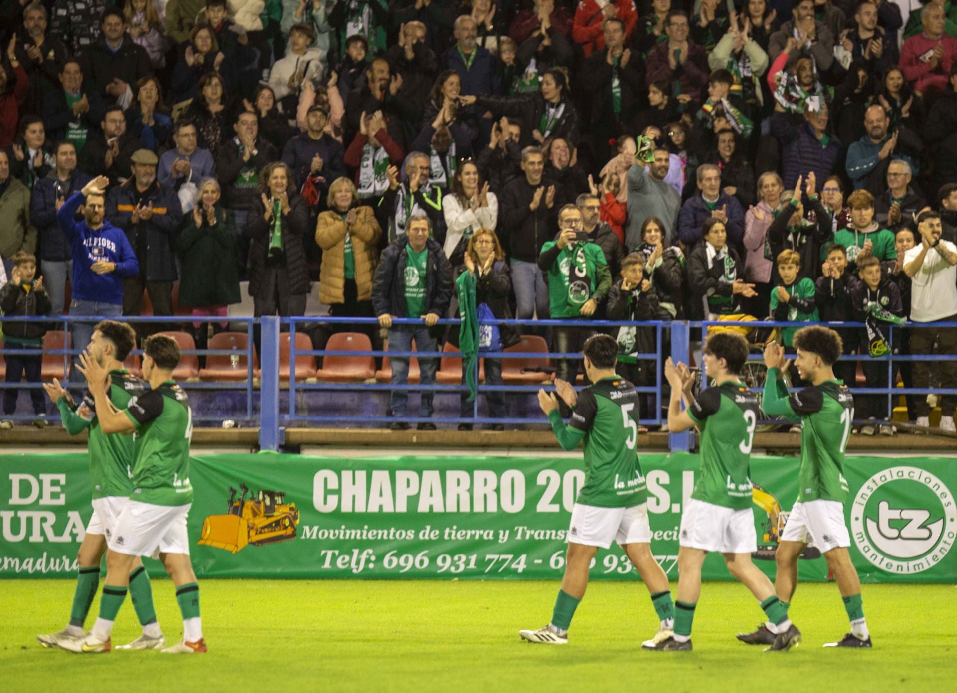 Fotos | El Betis golea al Gévora en el Francisco de la Hera