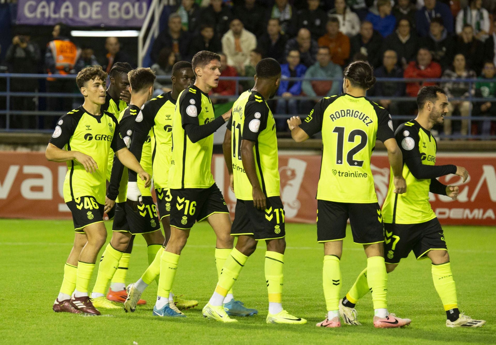 Fotos | El Betis golea al Gévora en el Francisco de la Hera