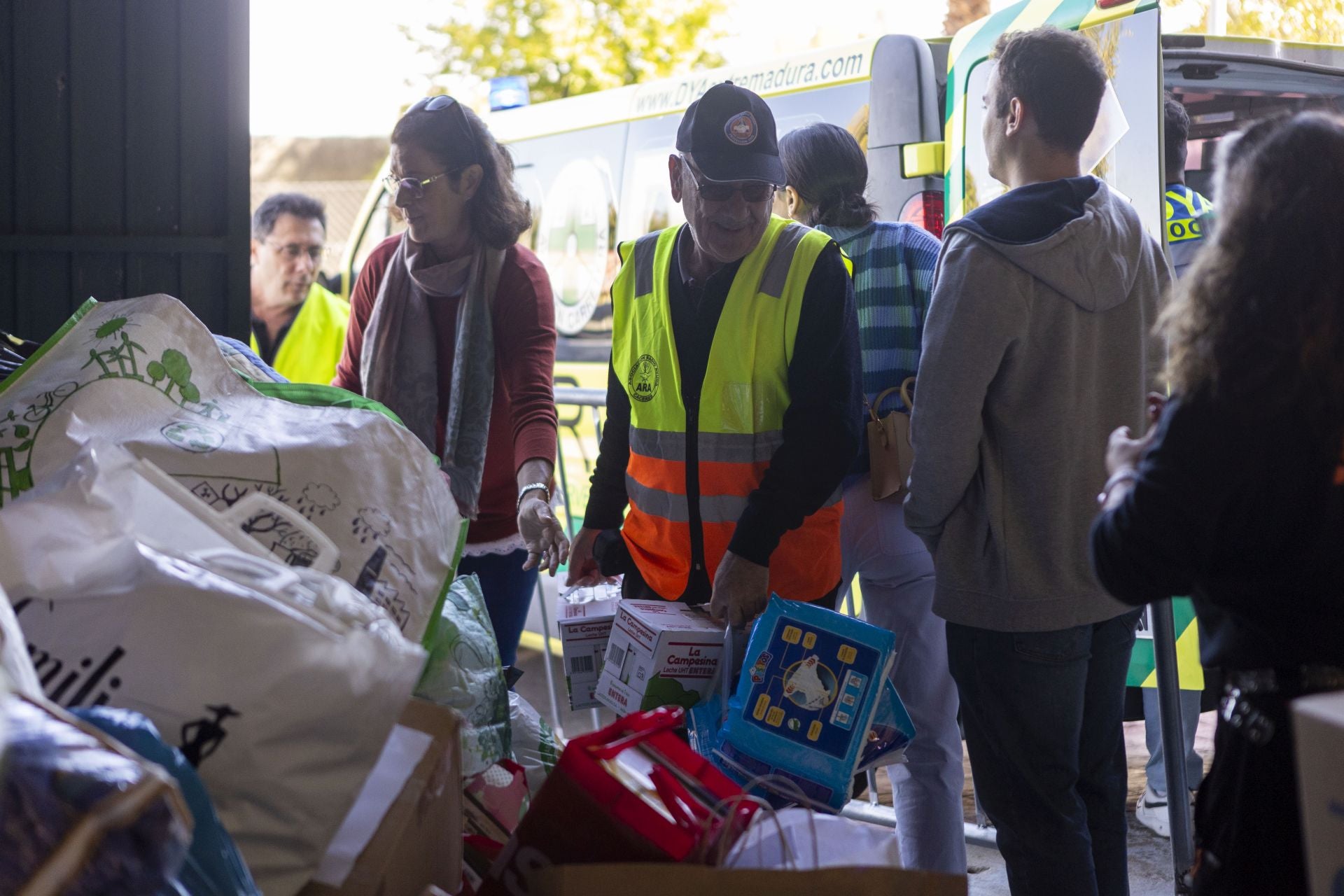 Fotos | Cáceres se moviliza para ayudar a los afectados por la DANA