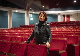 Paloma Morcillo en el patio de butacas del Teatro López de Ayala.