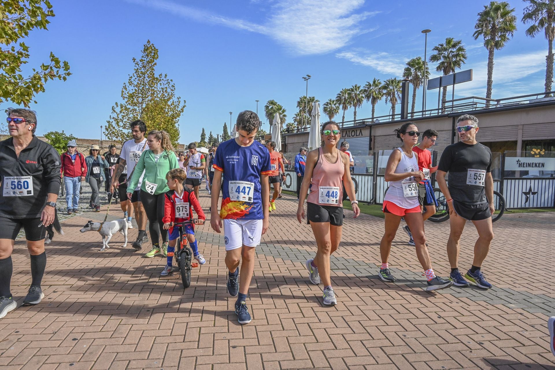 Fotos | Badajoz se solidariza corriendo con los afectados por la DANA
