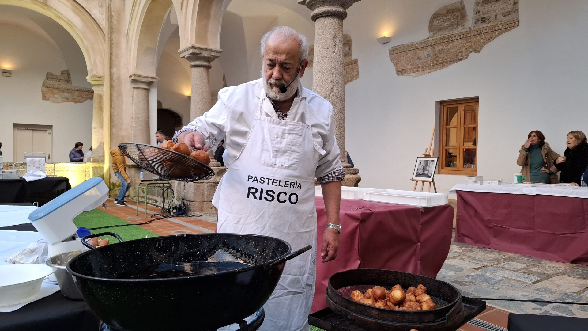 Gran ambiente durante el Mercado de Dulces Conventuales