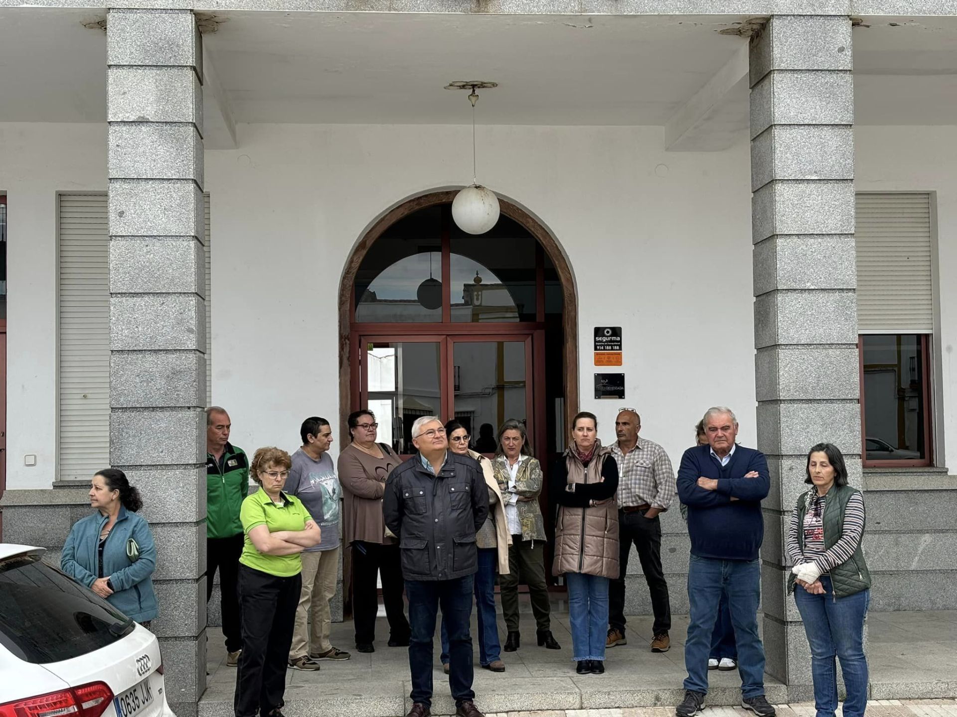 Minuto de silencio guardado en la puerta del Ayuntamiento, el pasado 30 de octubre.