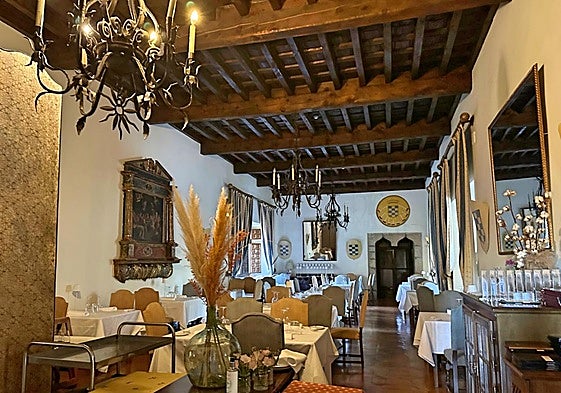 Comedor interior del Parador de Jarandilla.