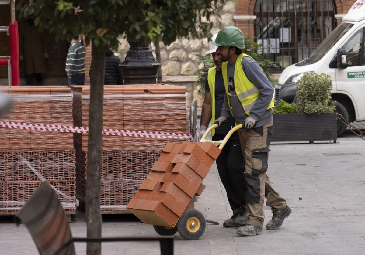 El paro crece ligeramente en octubre en Extremadura, aunque baja en 7.436 personas respecto al año pasado