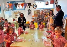 La consejera Mercedes Vaquera ha visitado el CEIP Miguel Garrayo, de Fuente del Maestre.