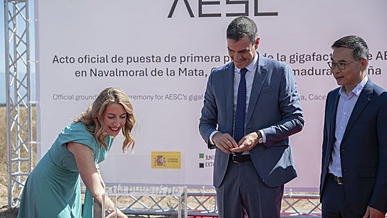 La gigafactoría de Navalmoral y la industria del automóvil, en vilo