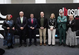 Mar Domínguez, directora de diario HOY, José Luis Quintana, delegado del Gobierno en Extremadura, Miguel Ángel Gallardo, presidente de la Diputación de Badajoz, Mariano Enrique, director autonómico de YMCA en Extremadura, Mamen Bacedoni, directora Territorial de Fundación Atenea, Santiago Cambero, delegado Territorial de la Fundación 'la Caixa' y Raquel López, responsable de Desarrollo del Programa CaixaProInfancia.