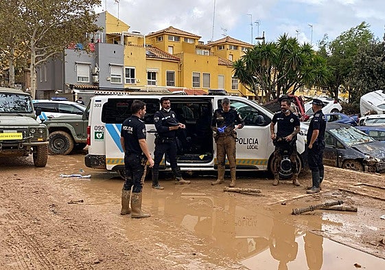 Agentes de la Policía Local de Badajoz desplegados en Valencia.