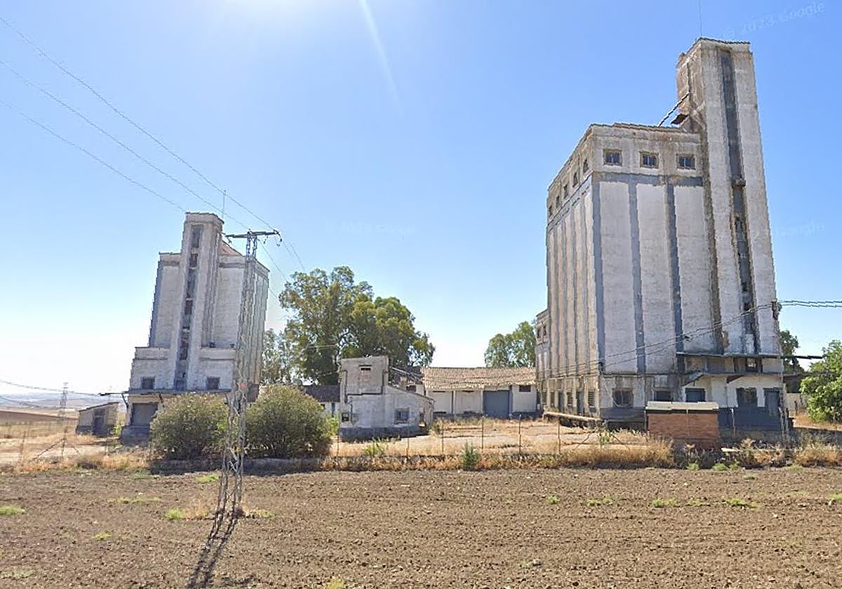 Dependencias del silo de Azuaga, en la avenida de la Estación.