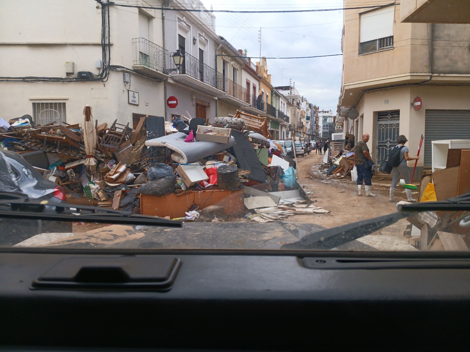 Extremeños que llevan a Valencia «lo que la gente necesite»