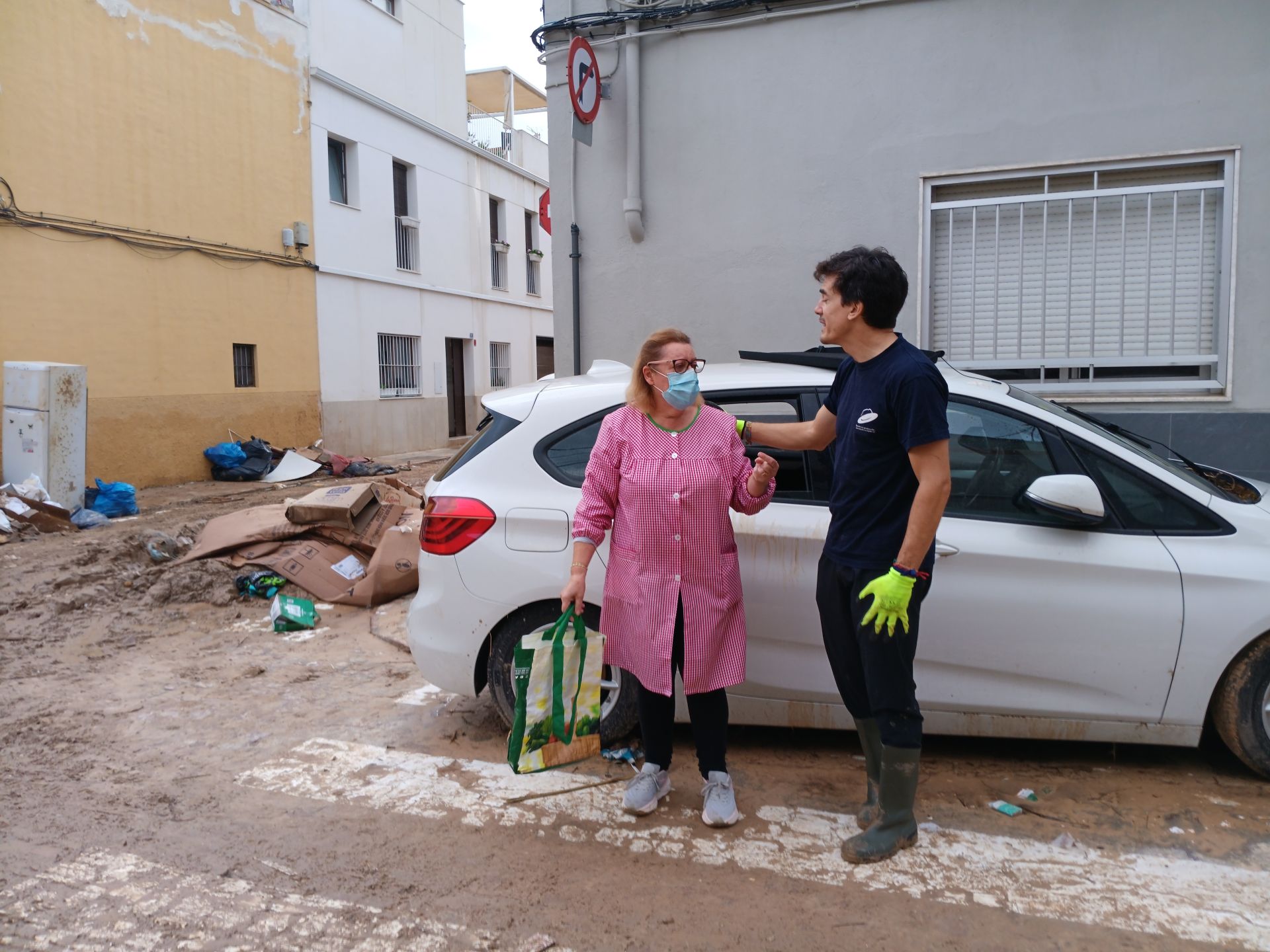 Extremeños que llevan a Valencia «lo que la gente necesite»