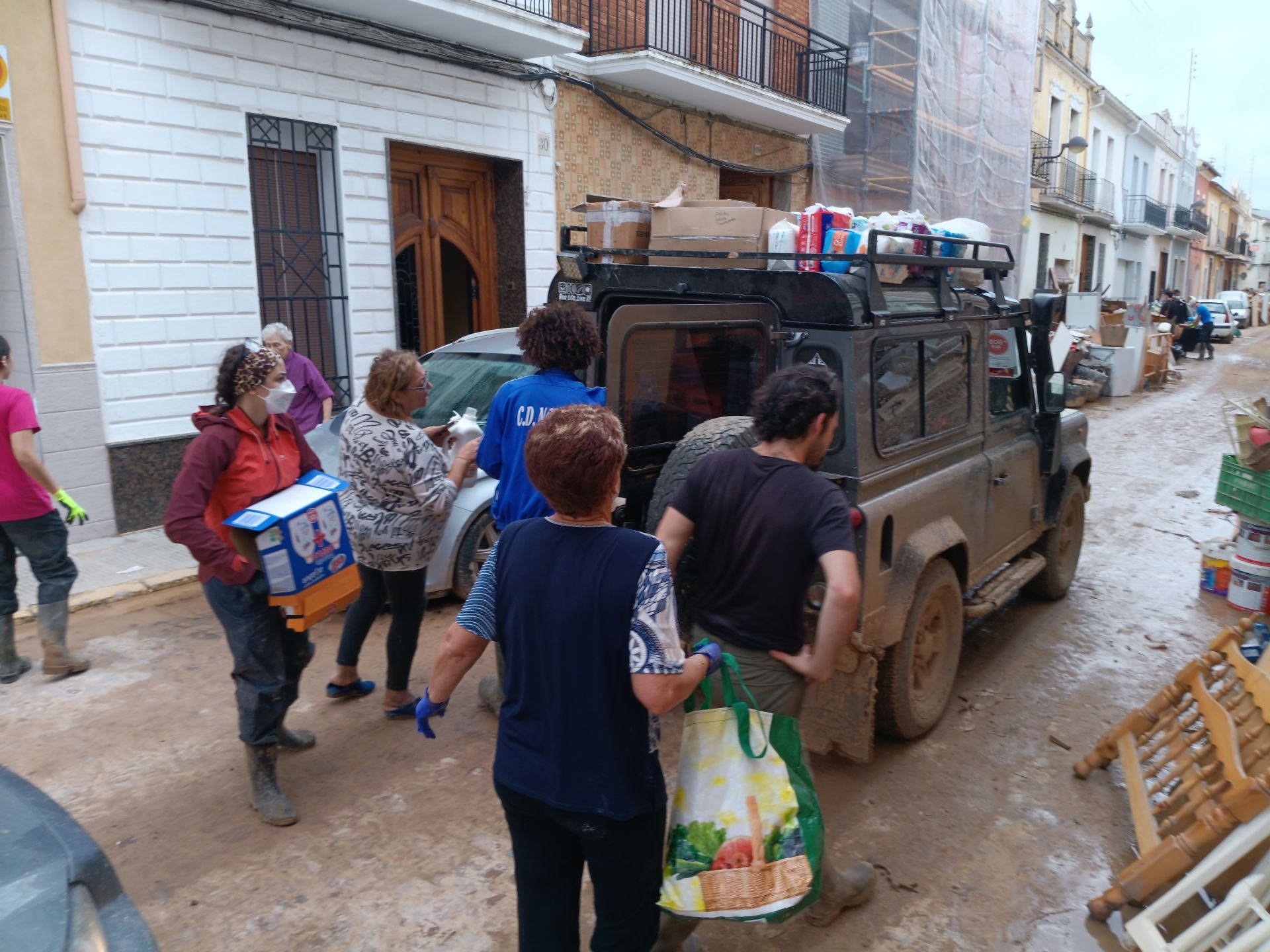 Extremeños que llevan a Valencia «lo que la gente necesite»