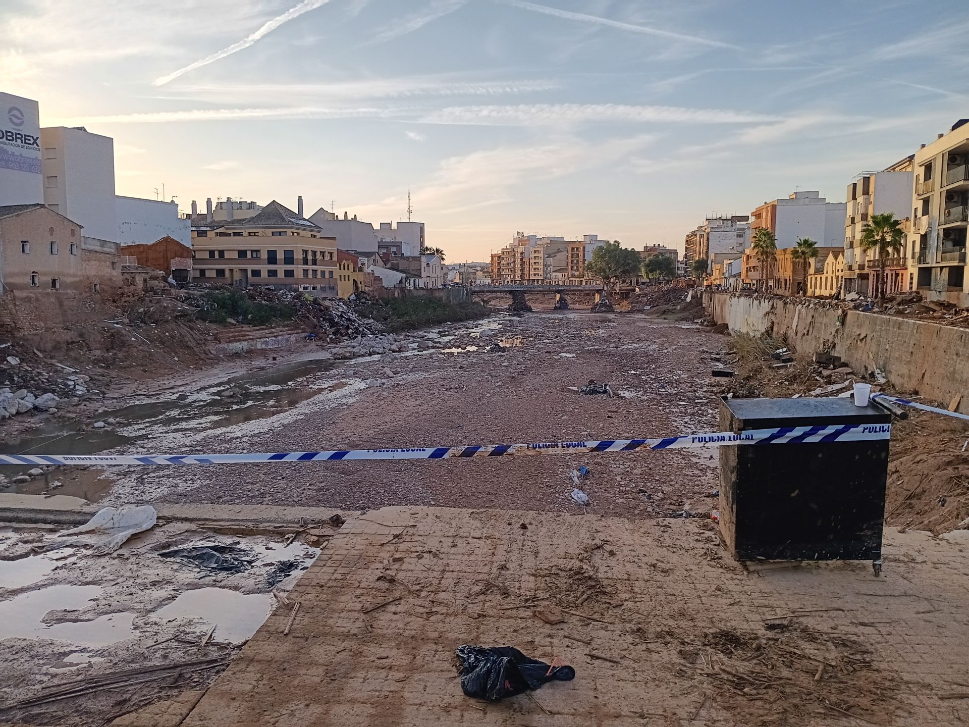 HOY recorre las calles de Paiporta: del fango a los cementerios de coches