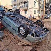HOY recorre las calles de Paiporta: del fango a los cementerios de coches