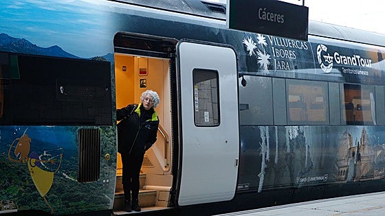 El tren turístico al Geoparque extremeño se estrena con un centenar de viajeros