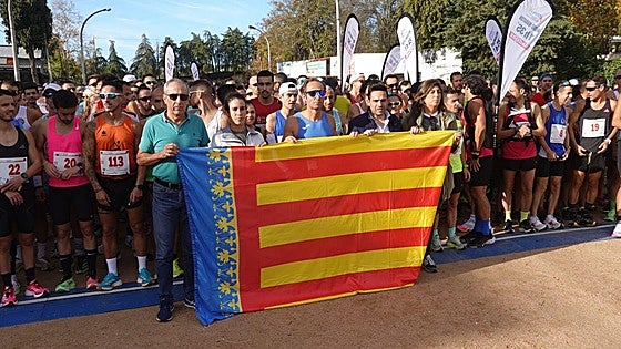 Los atletas de la Elvas-Badajoz corren por Valencia y por la leucemia