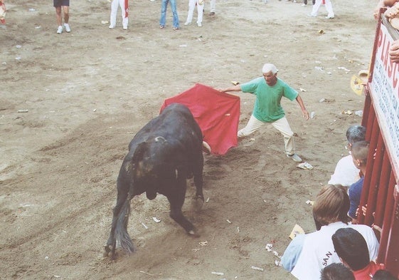 Participación en los toros de San Juan de Coria en el año 2002.