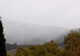 Los copos de nieve aparecieron en el Valle de Ambroz, por encima de los 1.300 metros, pero no cuajó.